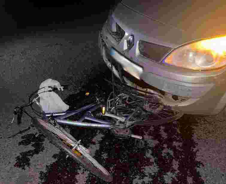 На Львівщині 38-річна водійка автомобіля Renault Megane на смерть збила велосипедиста 