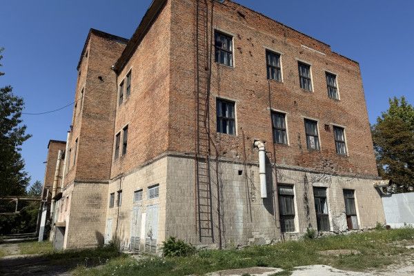 На промисловому майданчику розташовані виробничі, складські та адміністративні будівлі (фото InVenture)