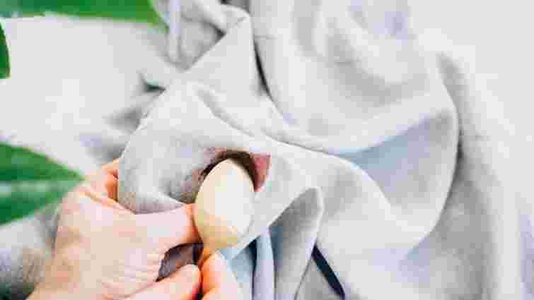 Треба діяти швидко й обережно: як відіпрати плями від шоколаду на одязі