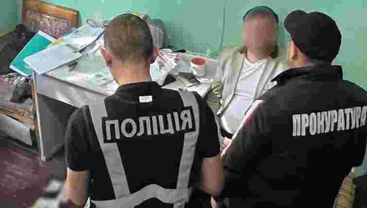 Викладач львівського коледжу за хабарі влаштував на навчання 40 ухилянтів