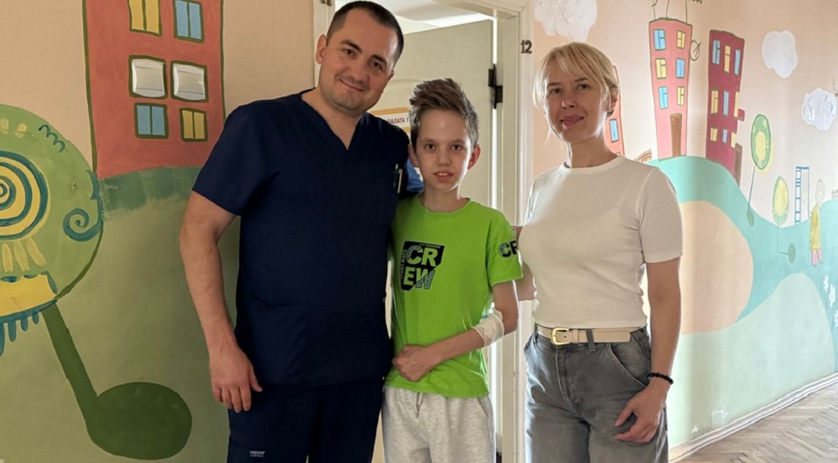 Нейрохірурги успішно видалили 14-річному львів’янину велику пухлину спинного мозку