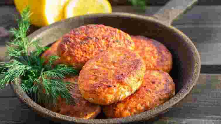 Додайте лише один інгредієнт: що допоможе котлетам тримати форму і не розвалюватися