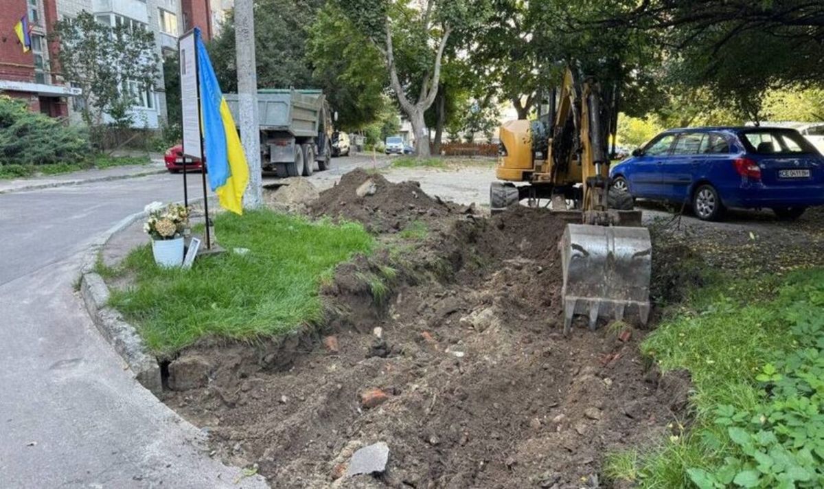 На місці вбивства Ірини Фаріон у Львові почали облаштовувати простір памʼяті