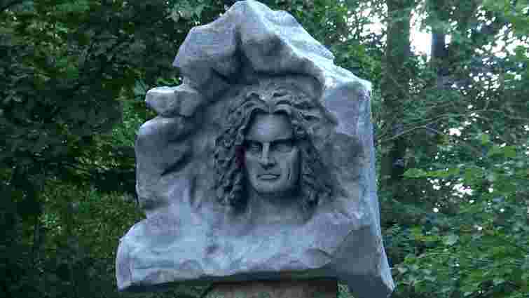 У місті на Житомирщині встановили триметровий памʼятник Кузьмі Скрябіну