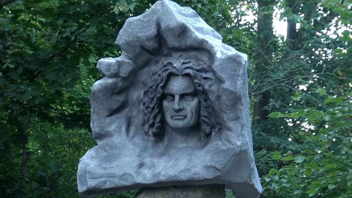 У місті на Житомирщині встановили триметровий памʼятник Кузьмі Скрябіну