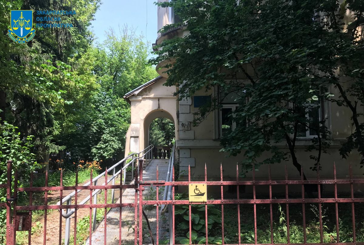 Суд зобов’язав Ужгородську мерію визнати будівлю стоматполіклініки об’єктом культурної спадщини