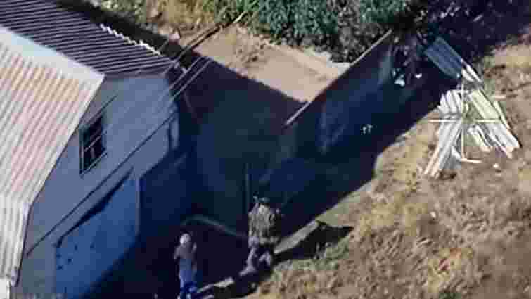 На Донеччині росіяни розстріляли сім'ю цивільних та захопили у заручники їхню доньку