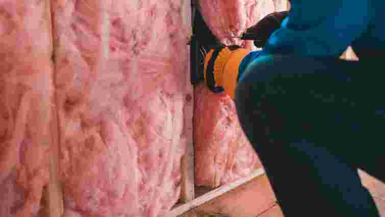 Економимо на комуналці: чим відрізняється внутрішнє та зовнішнє утеплення будинку