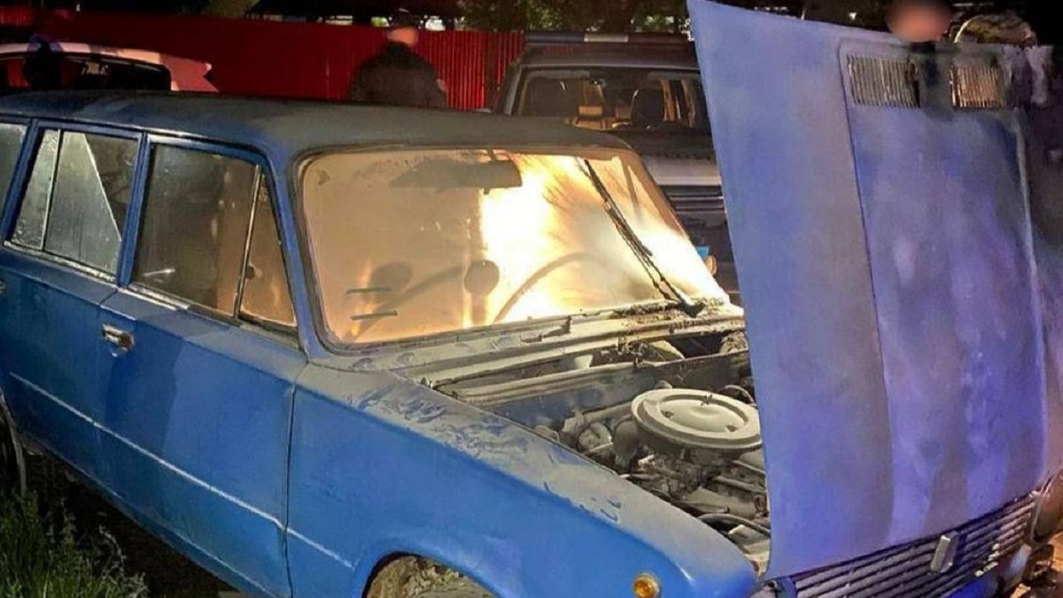 В Ужгороді підліток через конфлікт спалив автомобіль свого знайомого