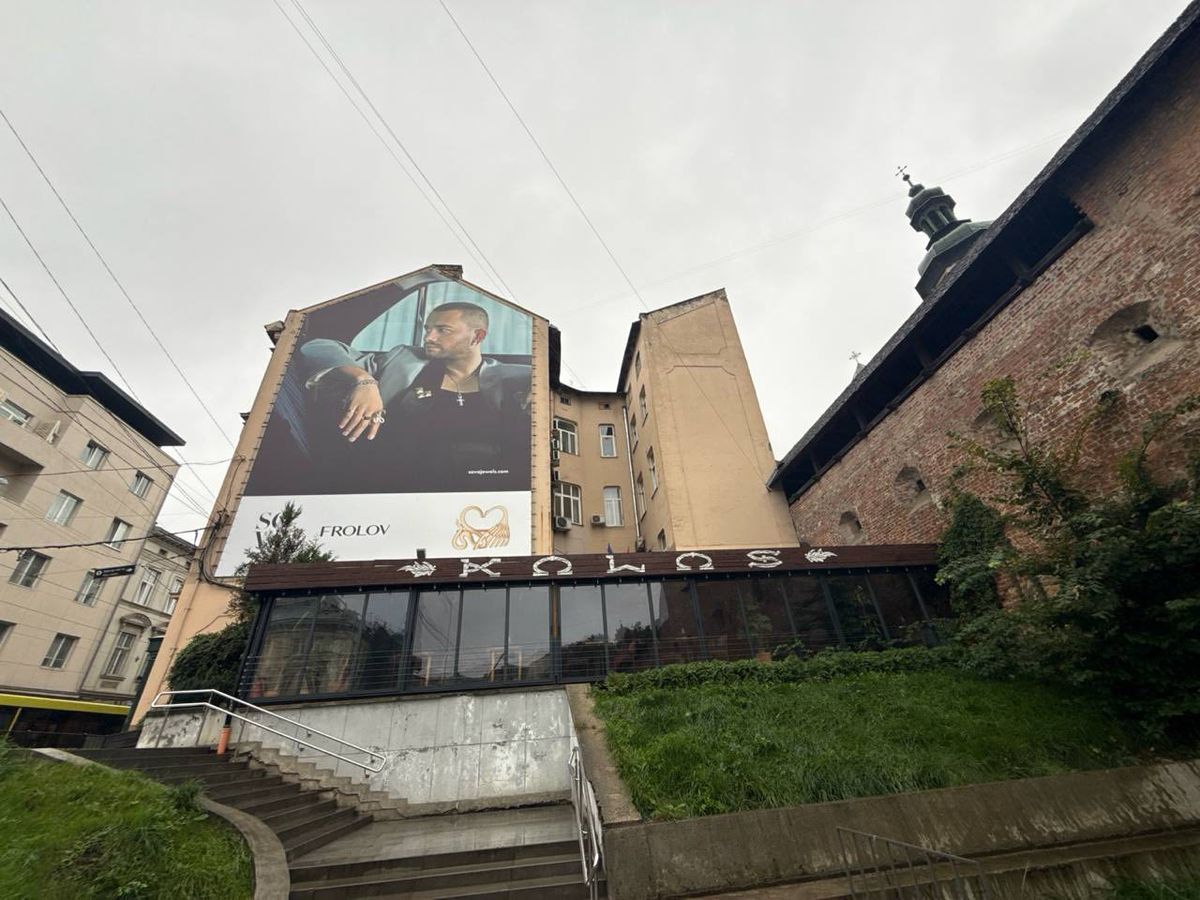 Ресторан у центрі Львова облаштував терасу на захопленій комунальній землі