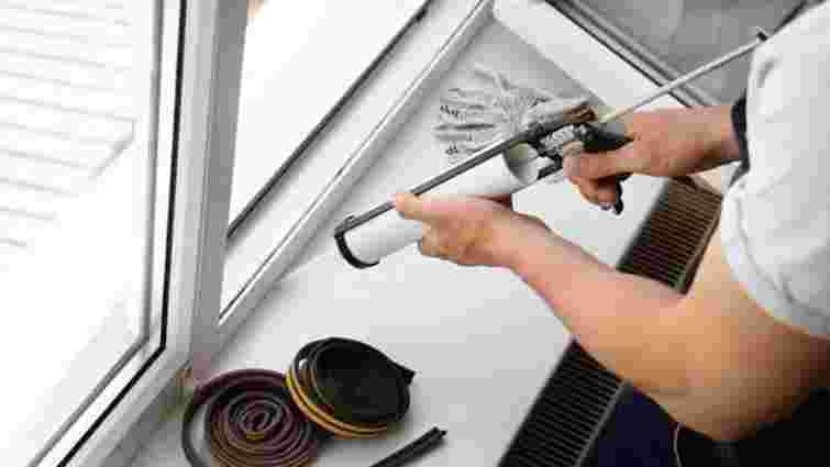 Пластикові вікна теж варто утеплити на зиму: коли це не обхідно і як це зробити