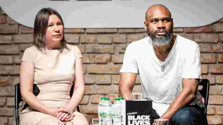 «Ця країна наче розколюється надвоє»