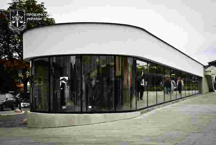 Правоохоронці вимагають перебудувати скандальну кав’ярню у центрі Ужгорода