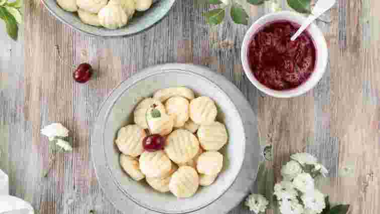 Допоможе холод: що робити, щоб ліниві вареники добре тримали форму під час варіння