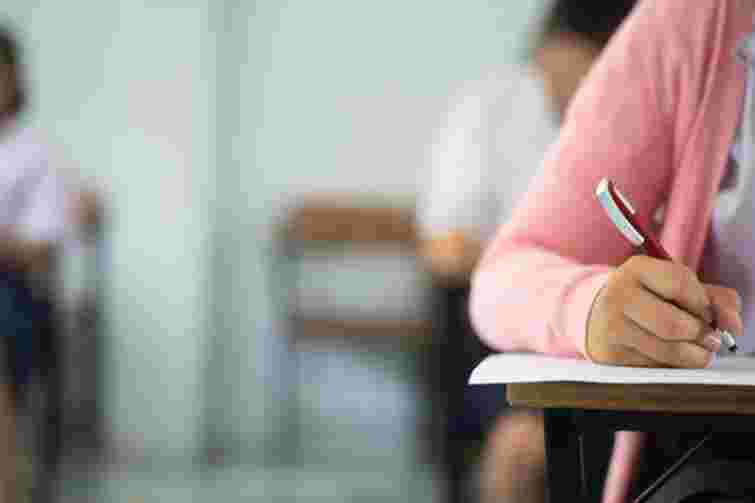 На Закарпатті сільради забули виплатити допомогу дітям-сиротам