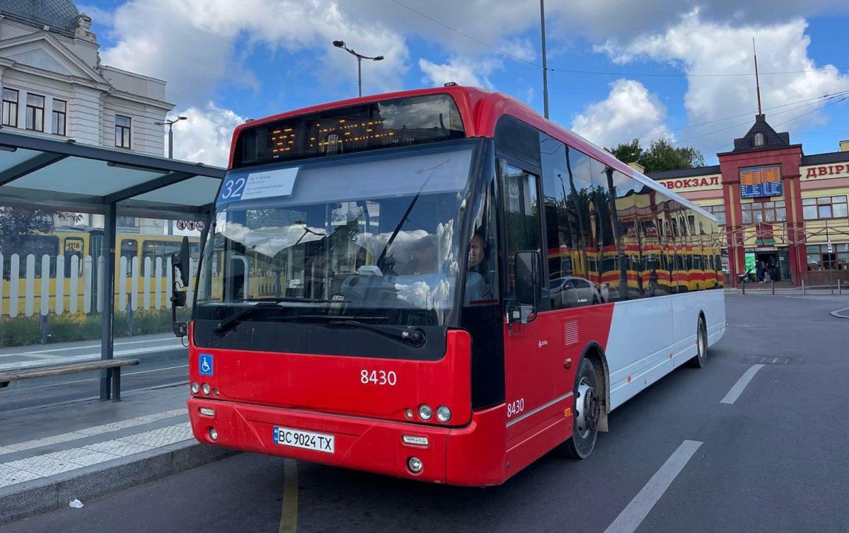 На маршруті №32 у Львові замінили всі автобуси