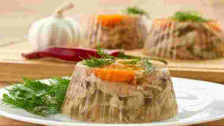 Ви будете здивовані: яку воду треба доливати в холодець, щоб він точно був прозорий