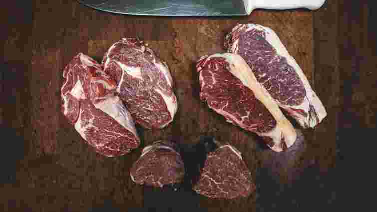 Відповідь вас здивує: як довго можна зберігати м'ясо в морозилці