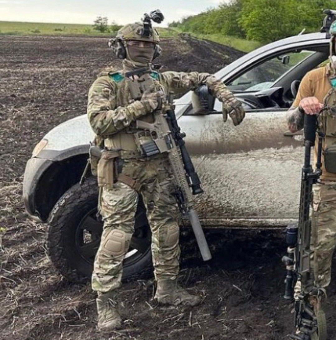 Українські військові озброєні гвинтівками M110