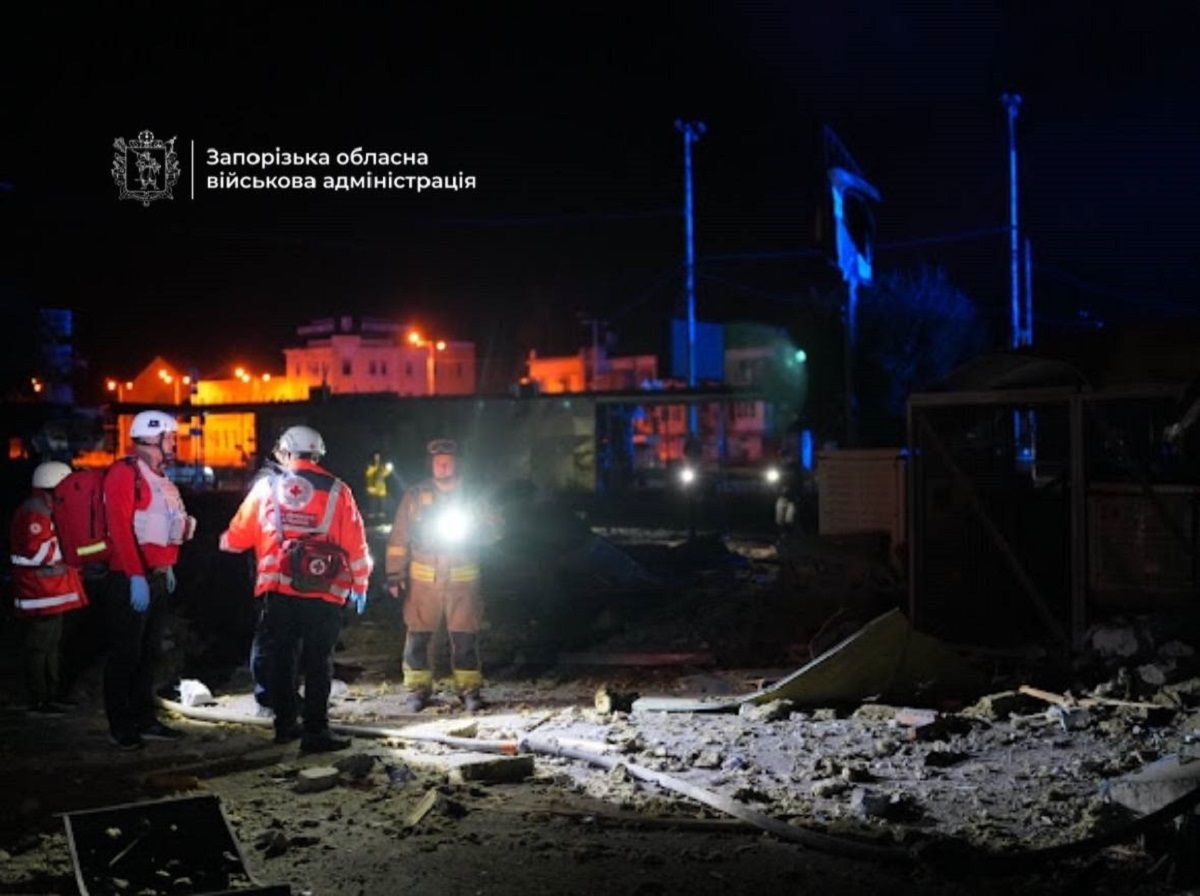 Росіяни вдарили безпілотником по супермаркету АТБ у Запоріжжі