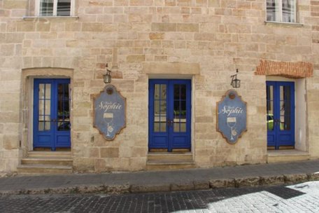 Львівські ресторани почали підвищувати офіційні зарплати працівникам