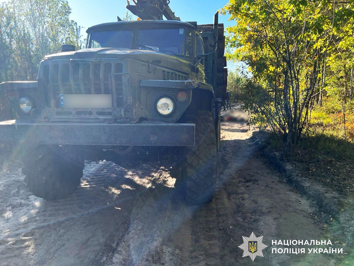На Рівненщині внаслідок зіткнення з вантажівкою «Урал» загинув 20-річний мотоцикліст