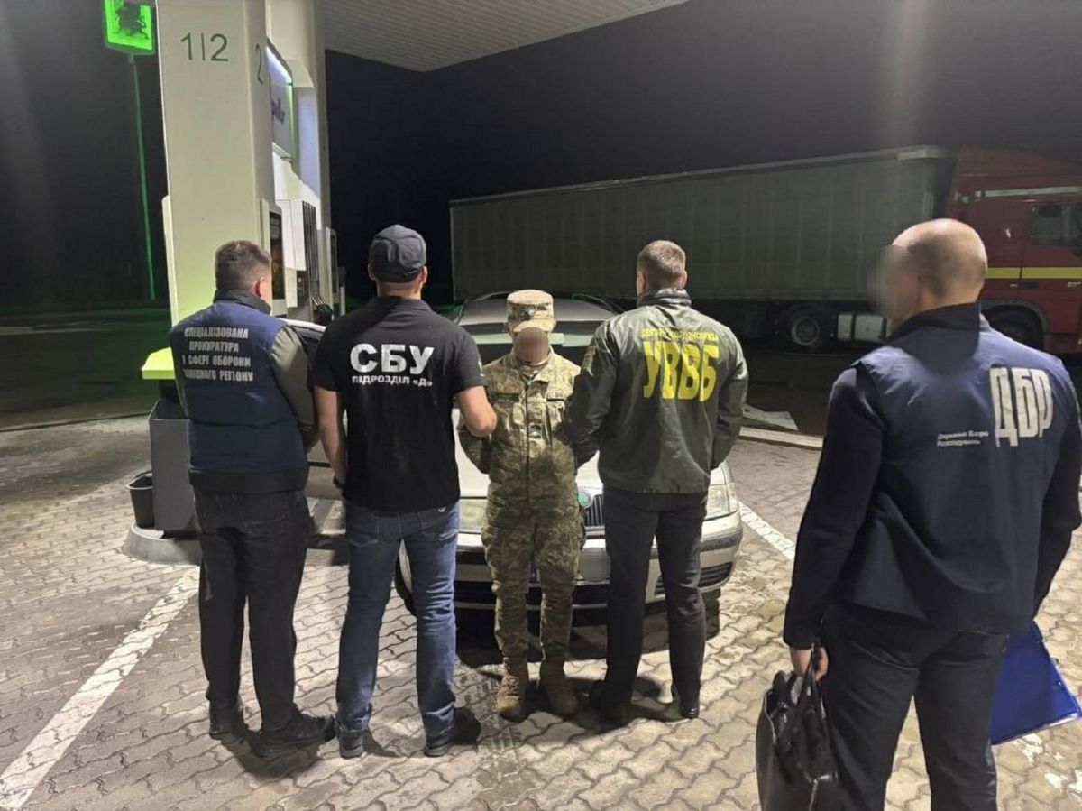 На Закарпатті за хабарі від ухилянтів затримали двох прикордонників