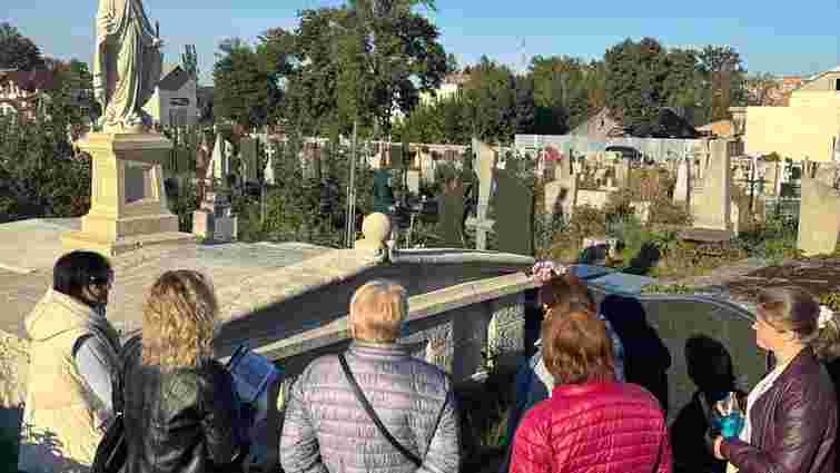 У Чорткові відкрили туристичний маршрут місцевими цвинтарями і гробівцями