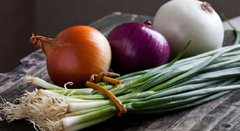 Біла, жовта чи фіолетова: яка цибуля корисніша для здоровʼя і кому її треба їсти щодня