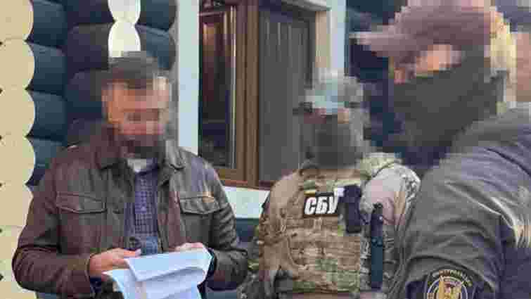 Посадовець МЗС продавав росіянам українські паспорти для виїзду до ЄС