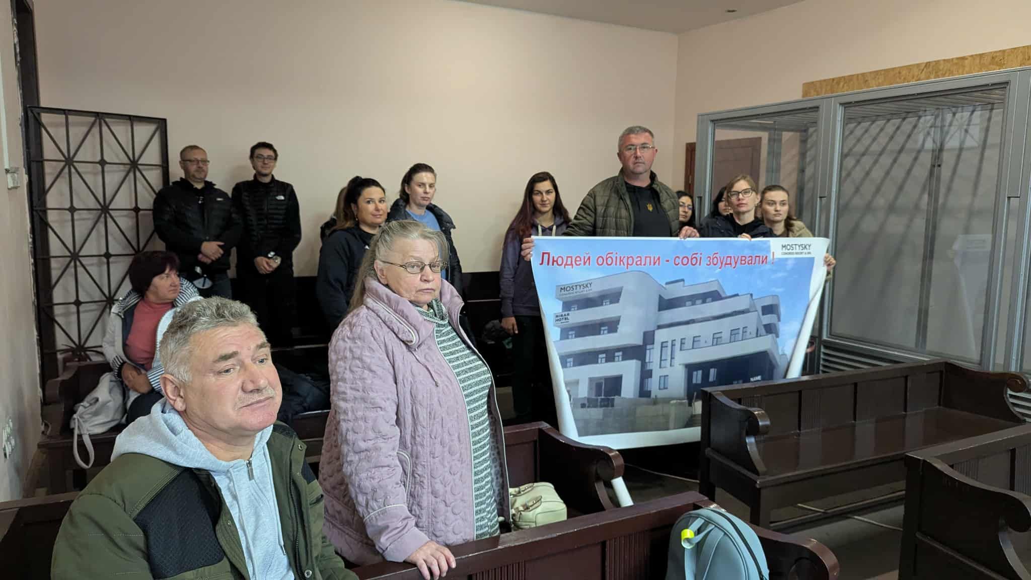 На засідання суду прийшли ошукані вкладники «Рубікон Груп»  (фото ZAXID.NET)