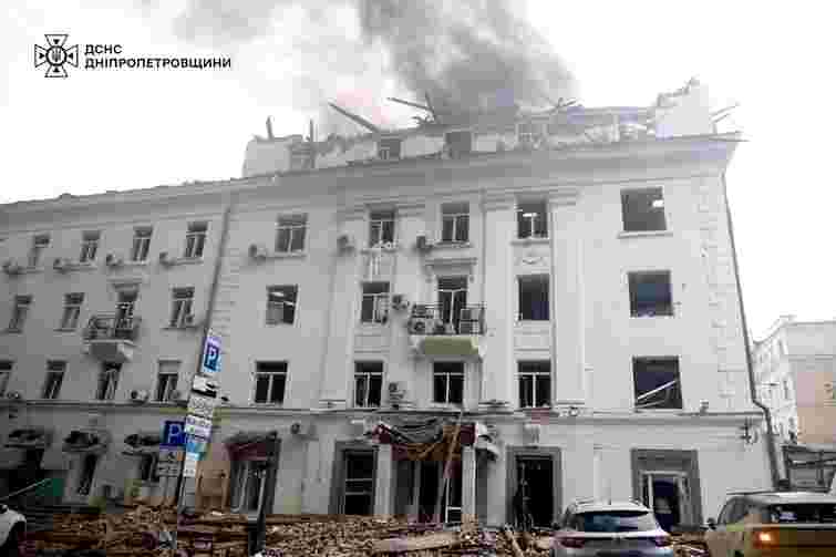 Росіяни атакували дронами центр Дніпра, є загиблий та багато поранених