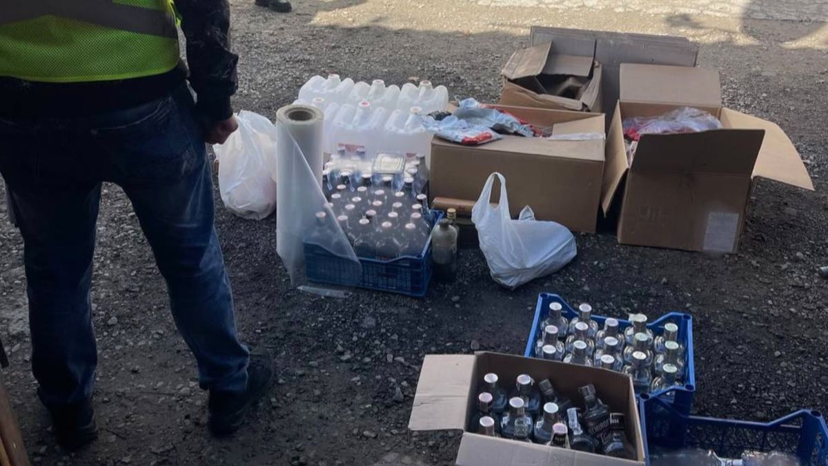 У Франківську торговець зброєю масово підробляв горілку та коньяк відомих брендів