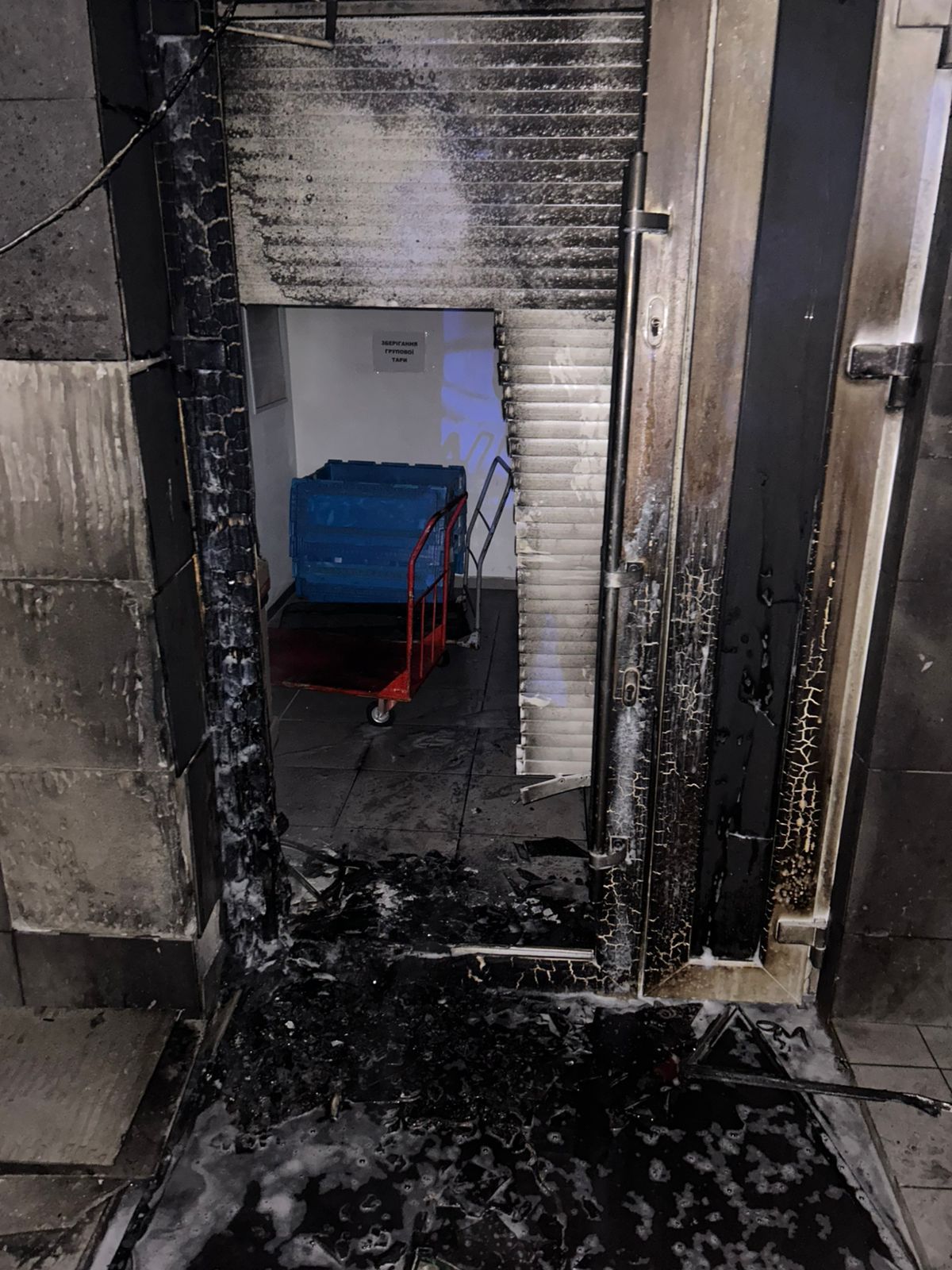 Унаслідок підпалу згоріли вхідні двері поштового відділення