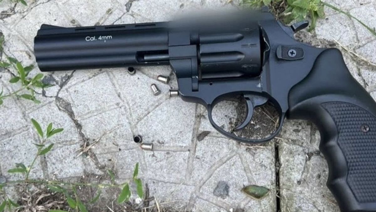 У Мукачеві школяр влаштував стрілянину зі спортивного револьвера