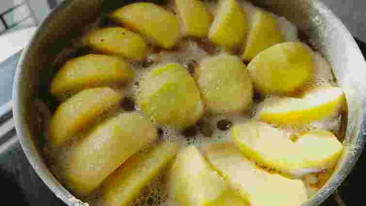 Небезпечно чи ні: чому при варінні картоплі зʼявляється піна і що з нею робити