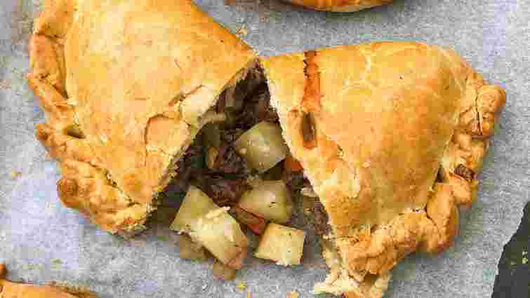 Буде ідеальна скоринка: чим можна змастити випічку, окрім яєць 