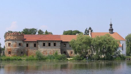 Замок, вежа-катівня і пʼятиярусний млин: найвідоміші памʼятки міста-героя Старокостянтинова