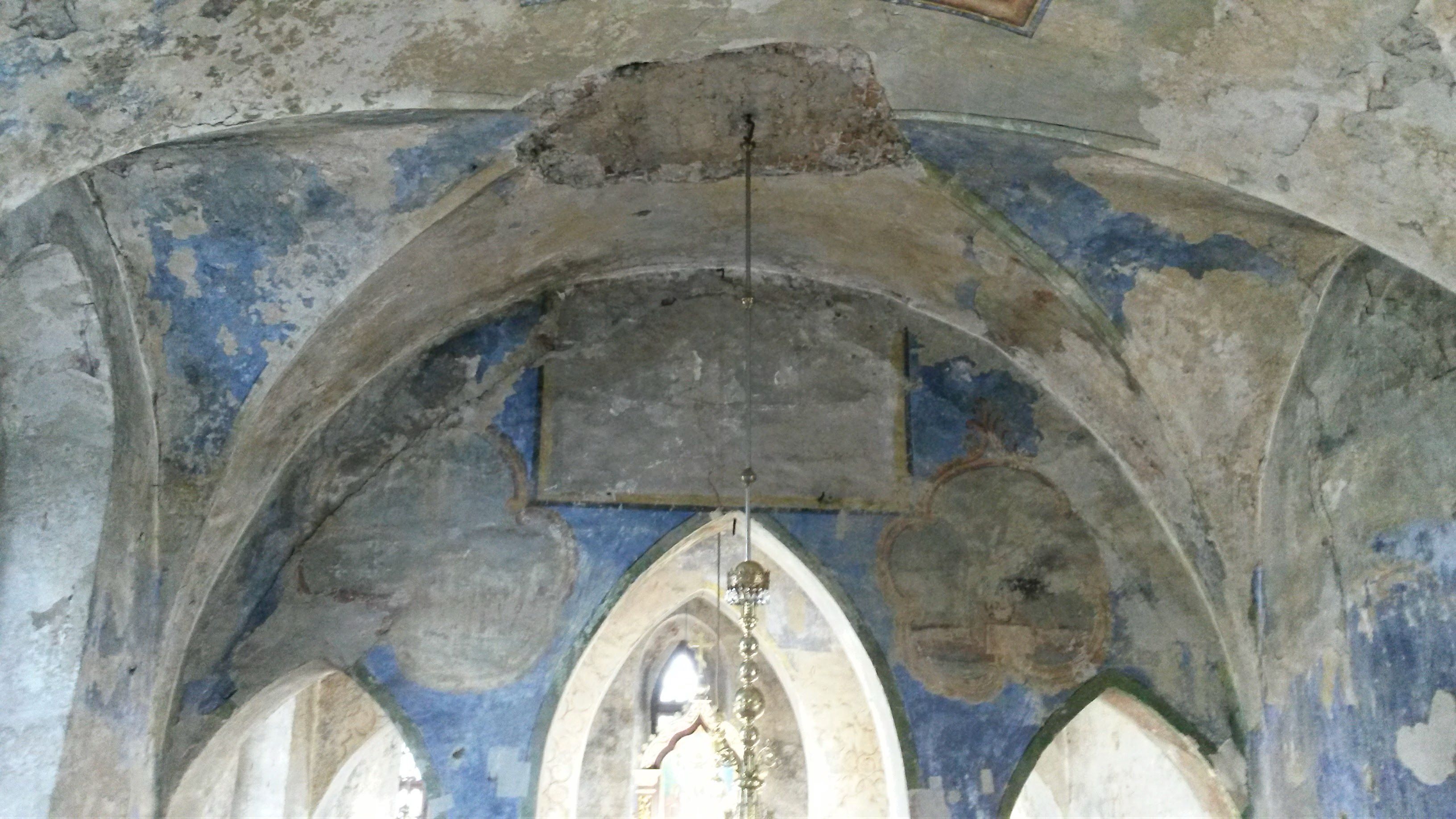 Залишки розписів замкової церкви (фото ZAXID.NET)