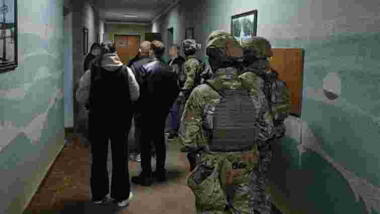 На Дніпропетровщині судитимуть посадовців за розкрадання грошей на поховання військових