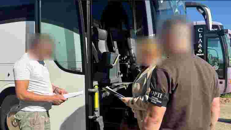 У франківських водіїв вилучили рейсові автобуси зі сховками для ухилянтів