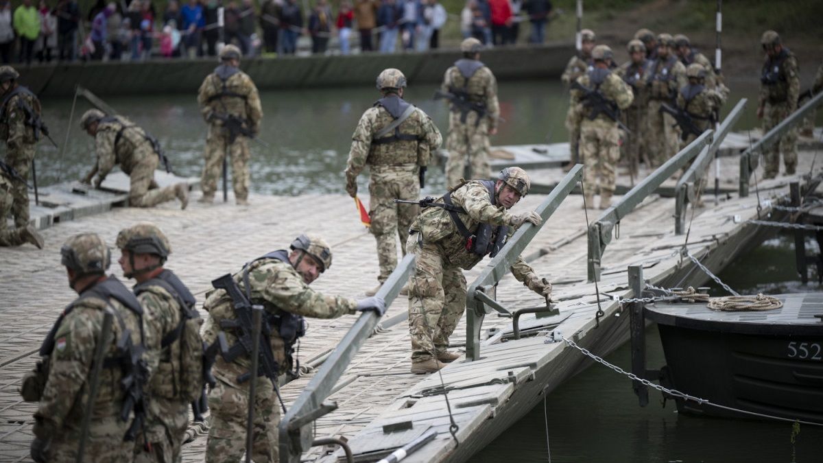 Угорська армія здійснила переправу через річку Тиса в межах міжнародних навчань 