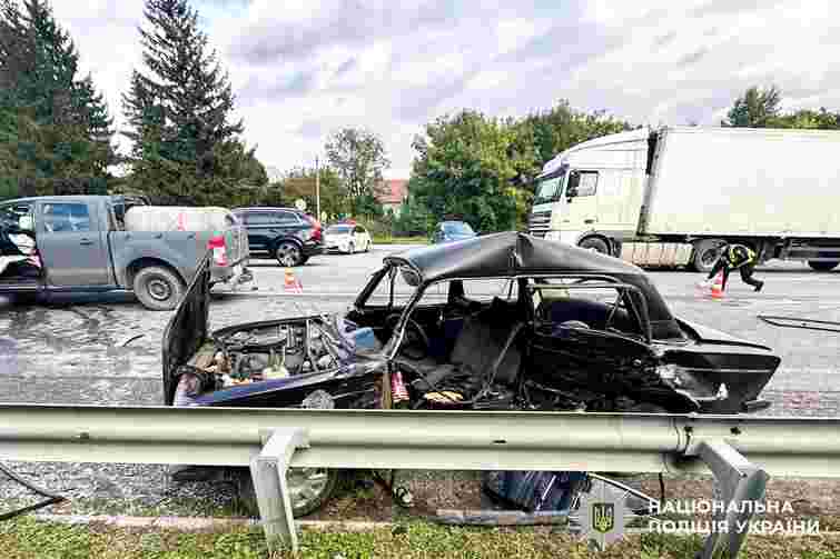 На Рівненщині водій ВАЗ загинув після зіткнення з колоною волонтерів