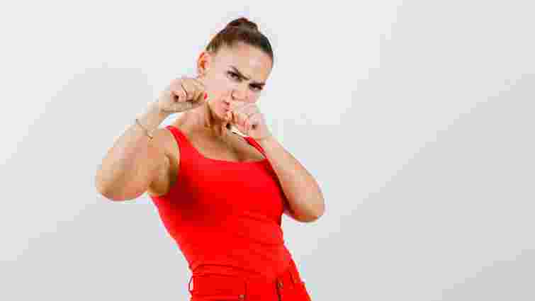 Удар наносять чи завдають: як правильно говорити українською