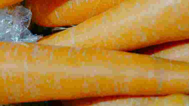 Морква не втратить яскравий колір: що треба додати під час варіння