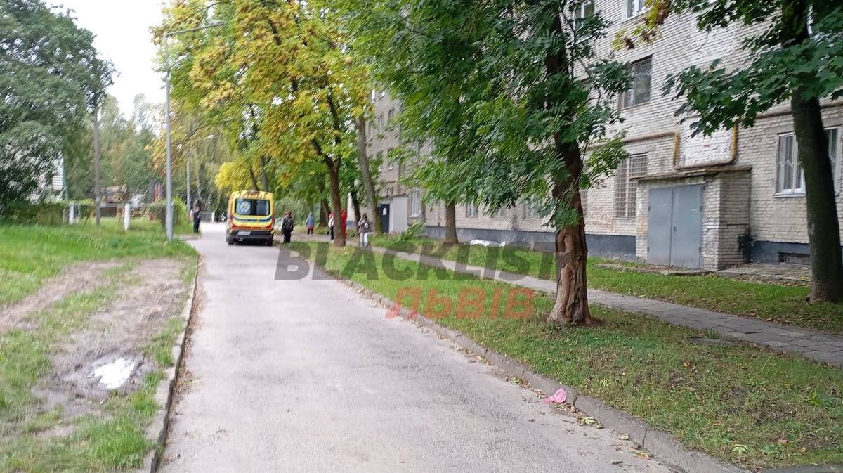 У Львові з вікна багатоповерхівки випав 15-річний хлопець і загинув