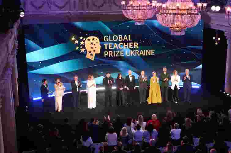 Вчителів з Тернополя та Прикарпаття відзначили у номінаціях на конкурсі «Вчитель року»