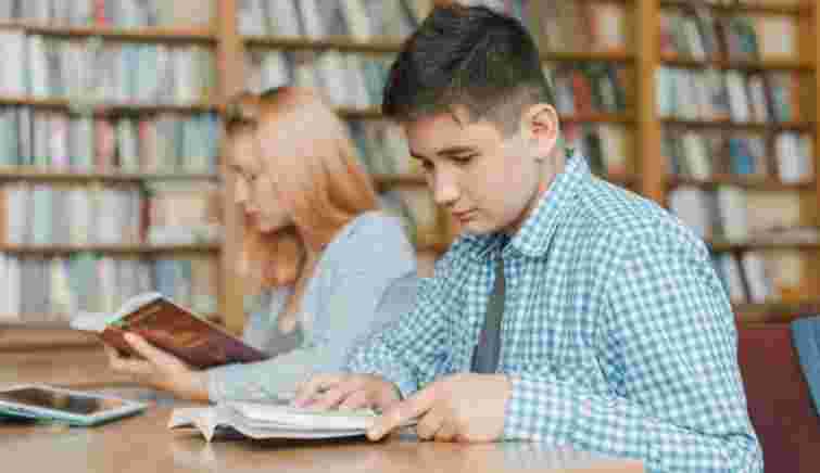 Президент призначив стипендії 10 учням за успіхи у вивченні української мови та літератури