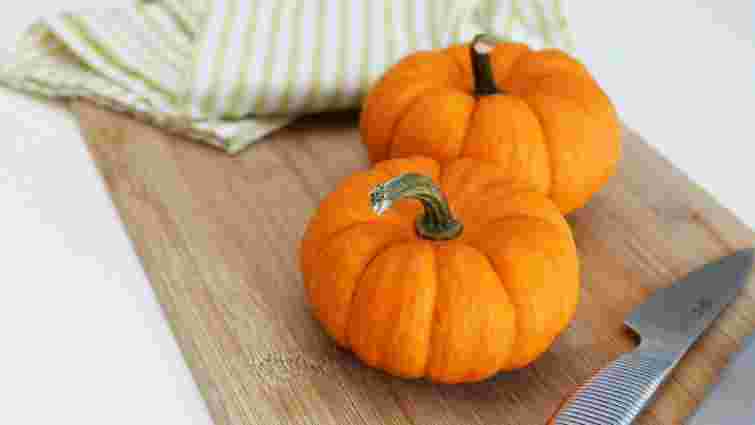 Можна зберігати цілий рік: як заморозити гарбуз на зиму
