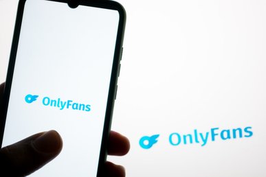 Моделі OnlyFans заборгували державі понад 380 млн грн податків